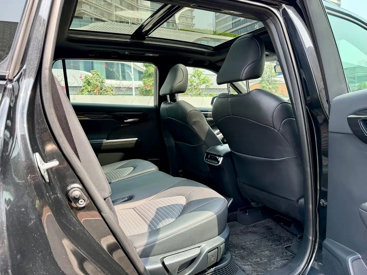 Toyota Crown Kluger 2024 2.5L HEV 4WD Luxury Edition фото 23