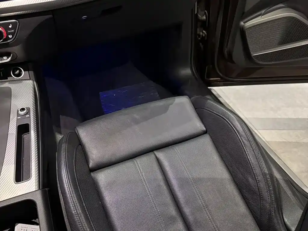 Photo 10 - Audi Q5L