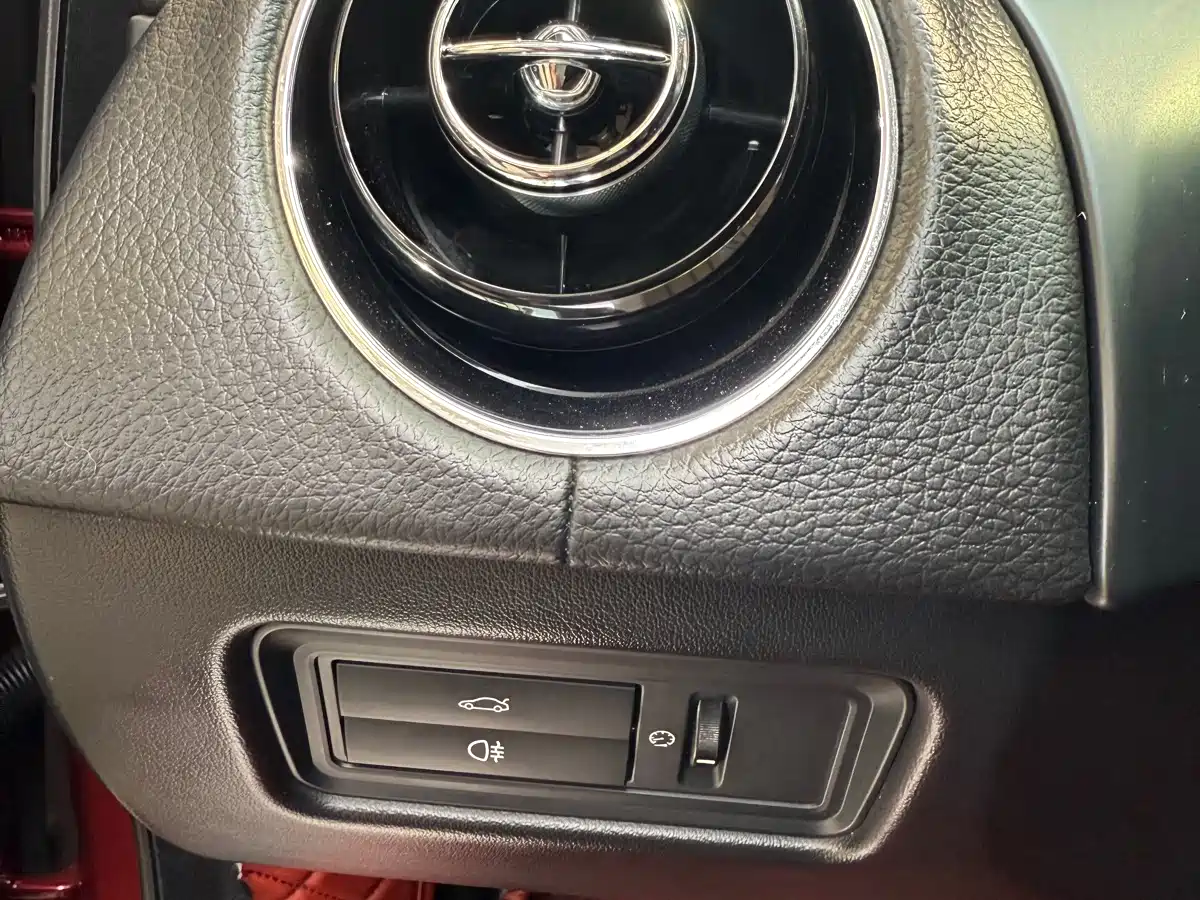 Photo 18 - Jaguar XJ