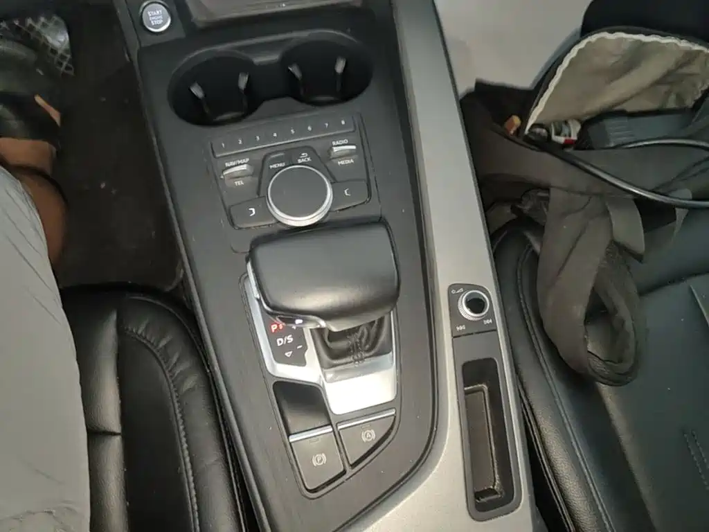 Фото 14 - Audi A4L
