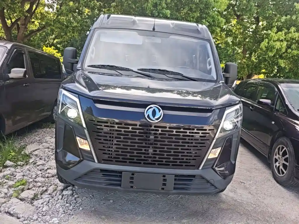 Dongfeng Yufeng Yufeng 2023 2023 V9+ 2.0T Automatic FWD Multi-purpose Short Wheelbase Medium Roof 5/6 Seater