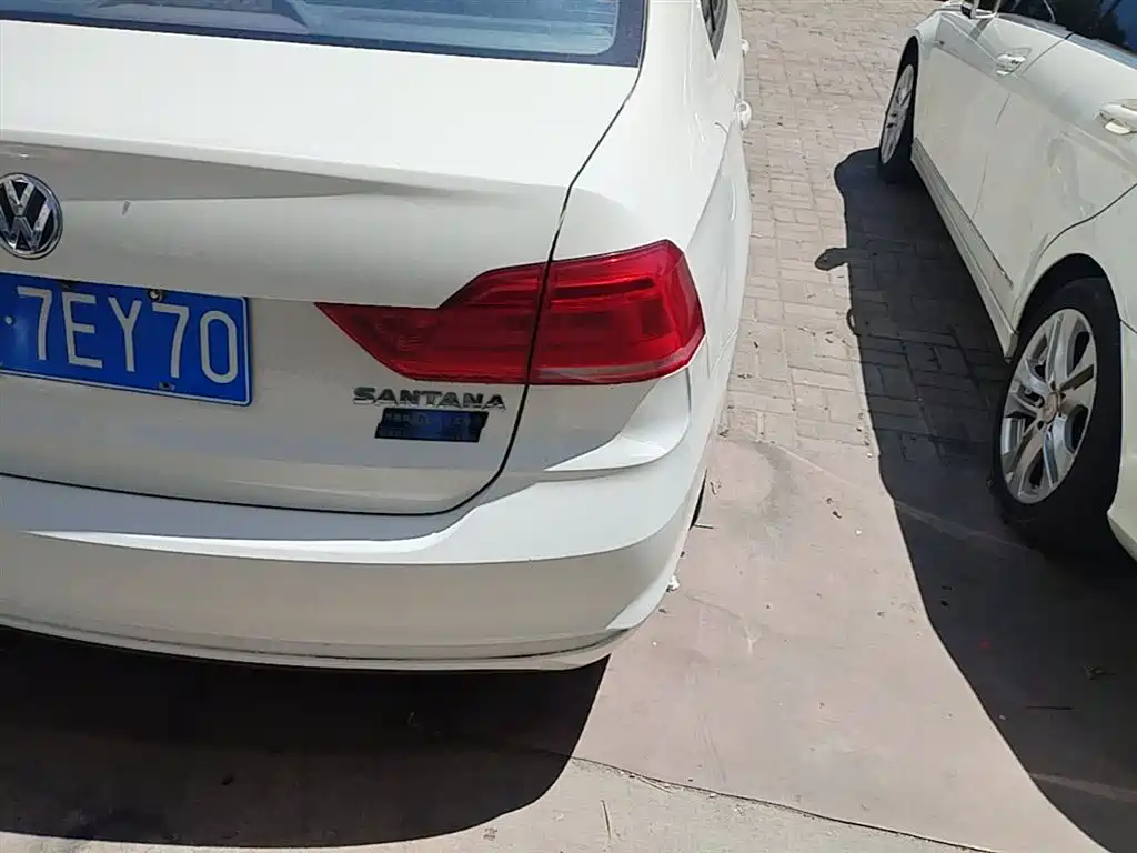 VOLKSWAGEN SANTANA