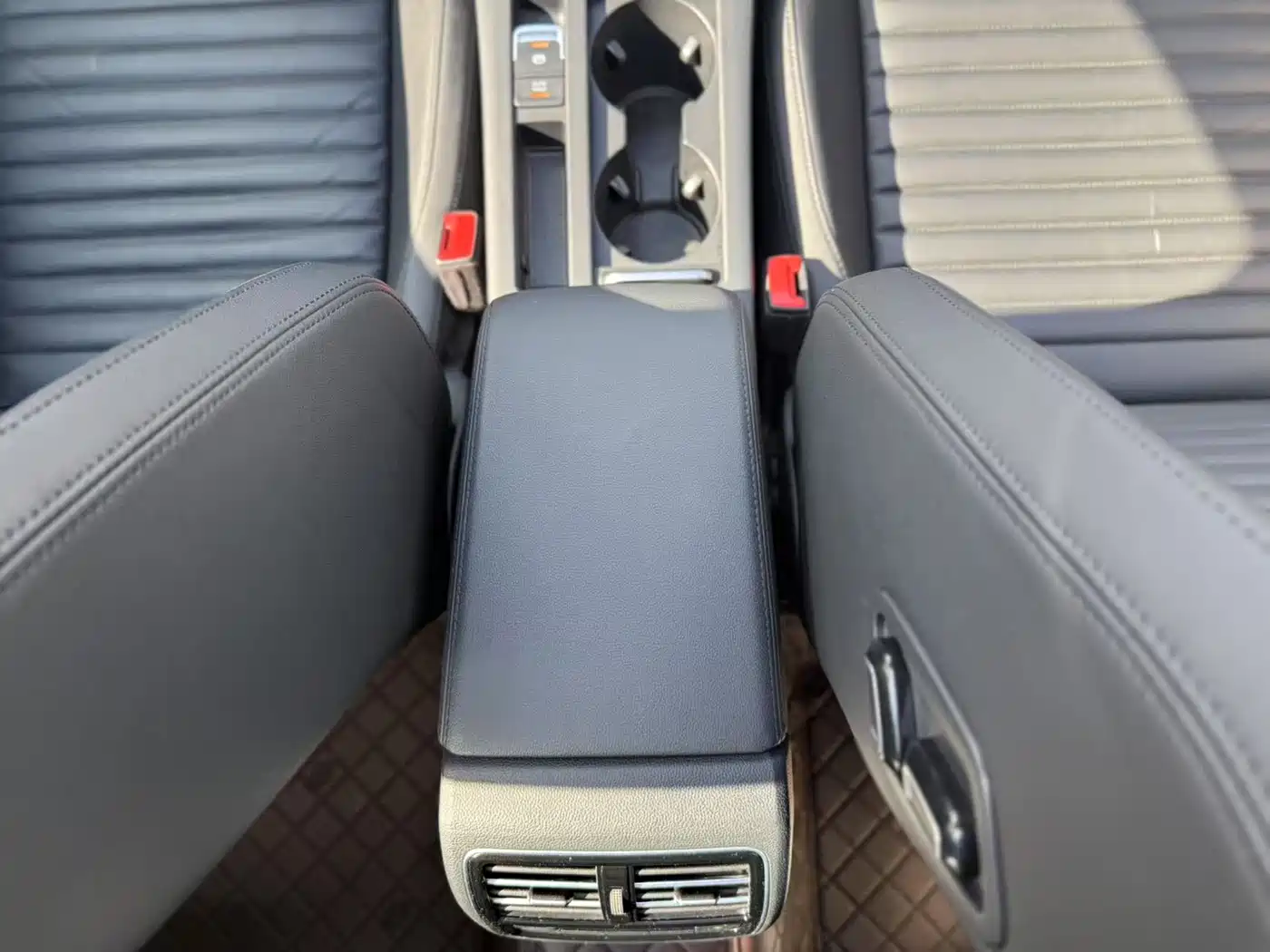 Volkswagen Magotan 2017 330TSI DSG Luxury фото 12