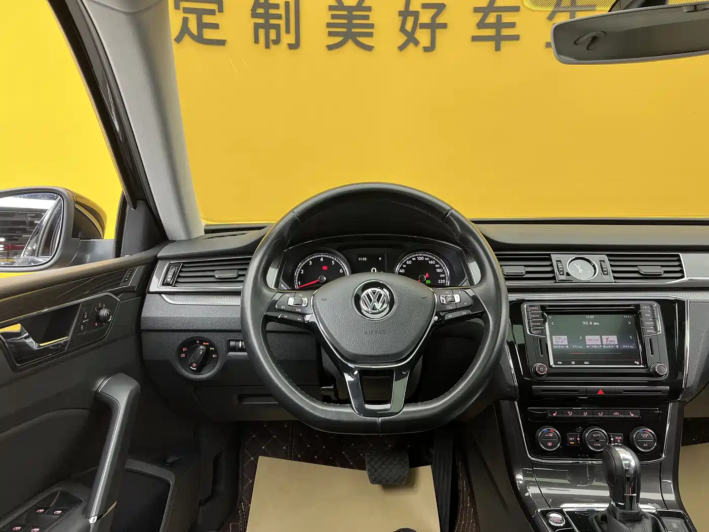 Volkswagen Passat 2017 330TSI DSG Luxury фото 13