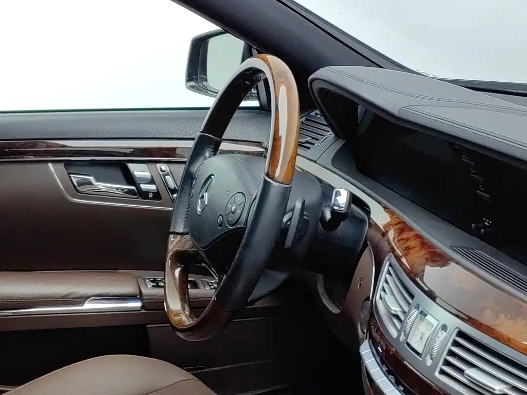 Фото 22 - Mercedes-Benz S-Class