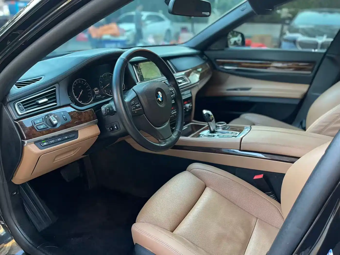 BMW 7 Series 2013 750Li xDrive фото 4