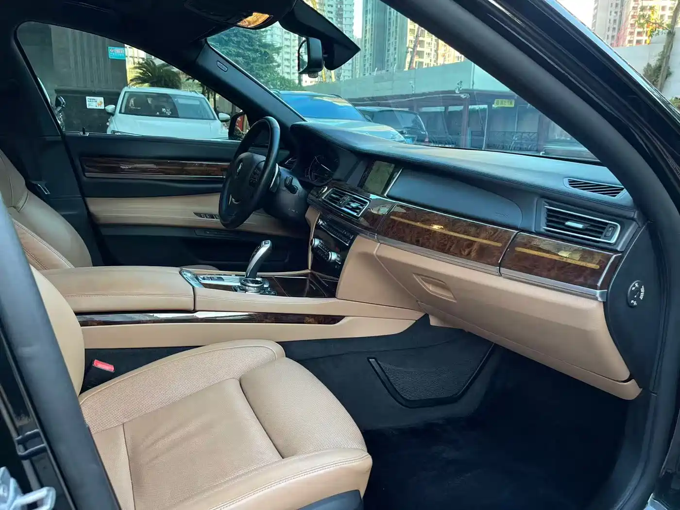 BMW 7 Series 2013 750Li xDrive фото 6