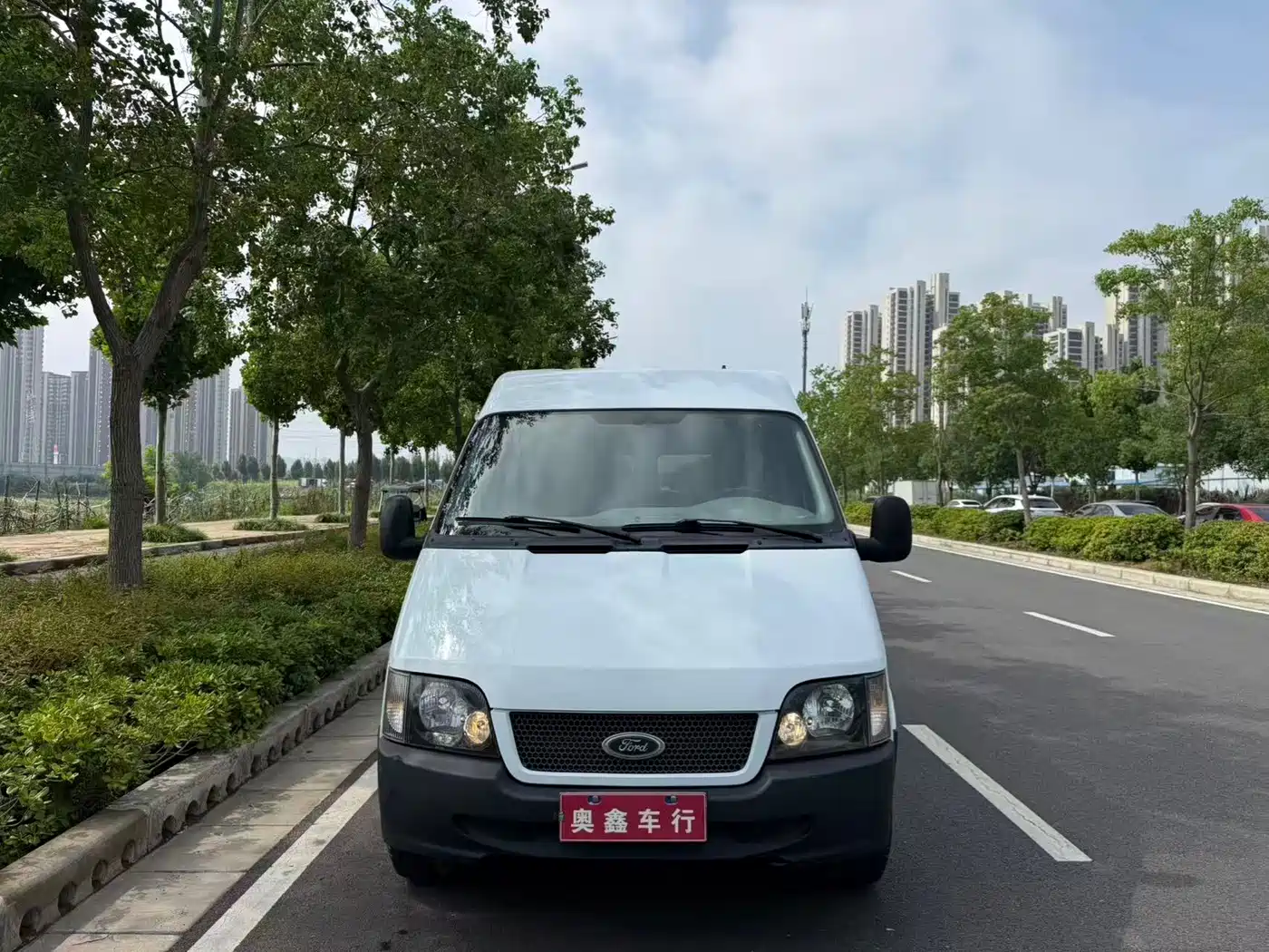 Ford Classic Transit 2016 2016 Model 2.4L Gasoline Short Wheelbase 6-Seat Medium Roof Multi-Purpose Vehicle 4G64S4N