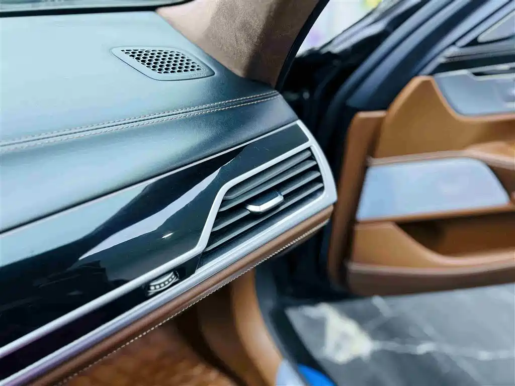 BMW 7 Series 2018 740Li xDrive Premium Type M Sport Package фото 10