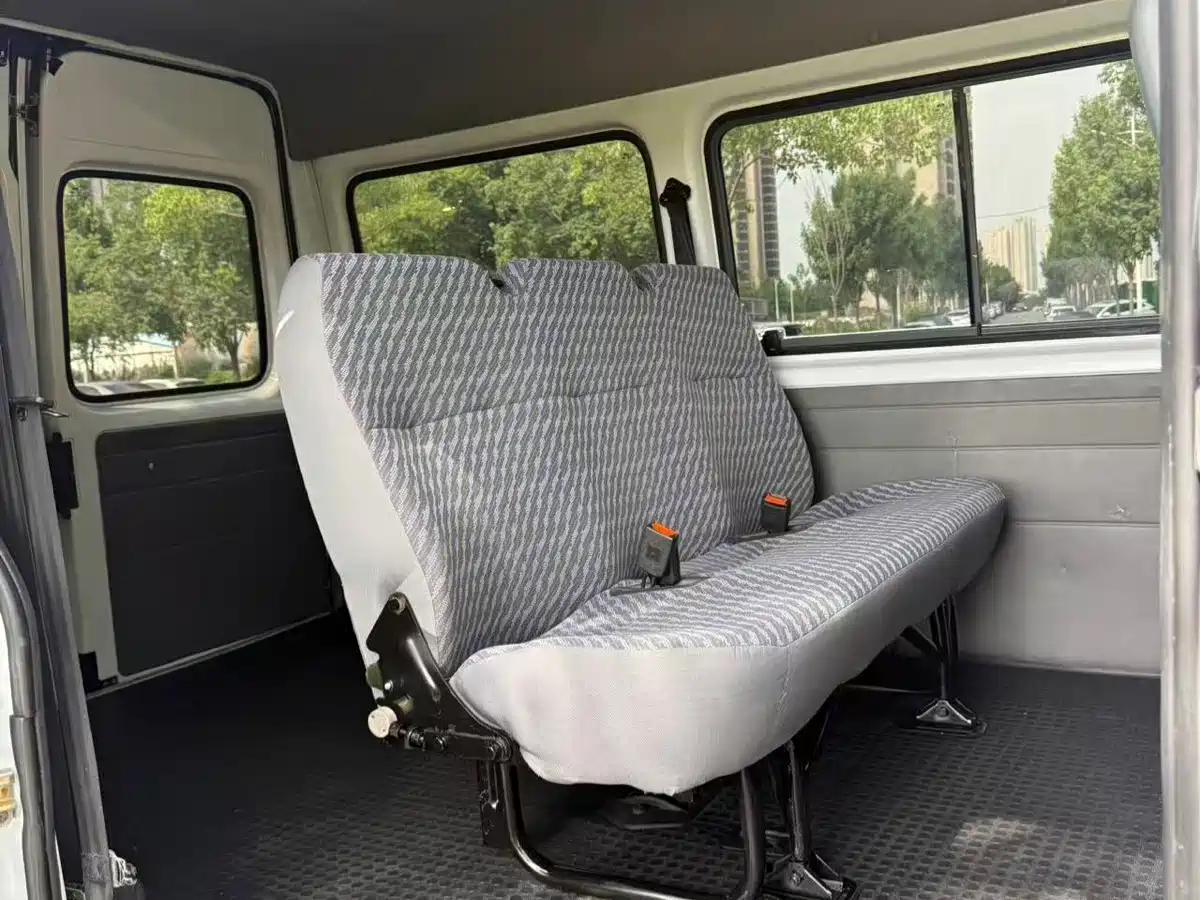 Ford Classic Transit 2016 2016 Model 2.4L Gasoline Short Wheelbase 6-Seat Medium Roof Multi-Purpose Vehicle 4G64S4N