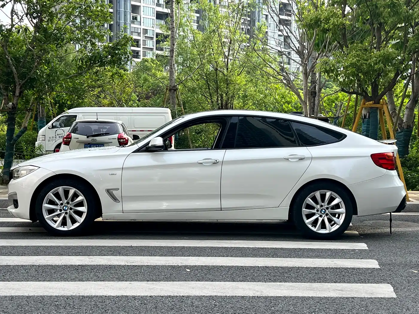 BMW 3 Series GT 2014 320i Design Package фото 8