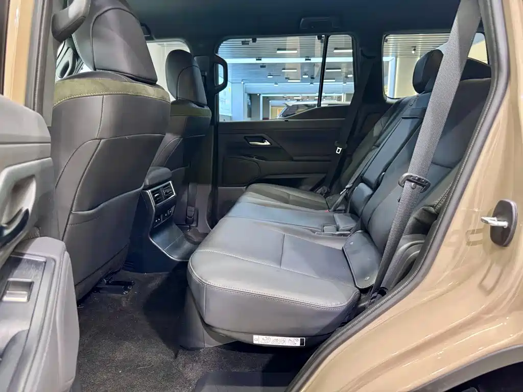 Фото 24 - Lexus GX