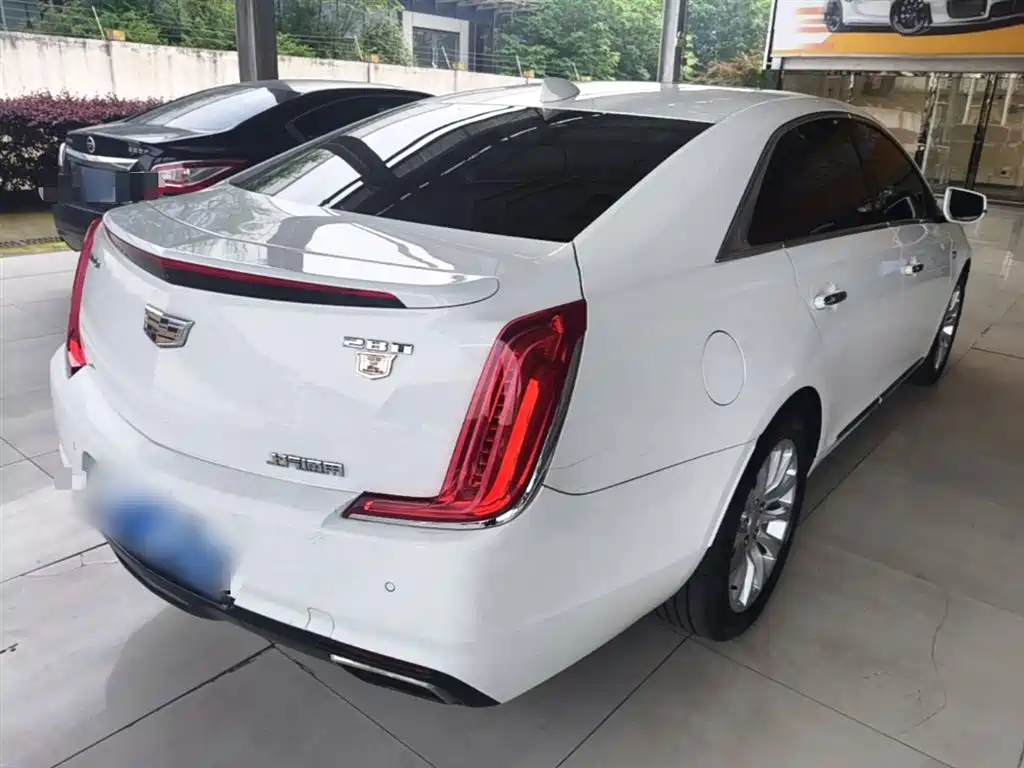 CADILLAC XTS