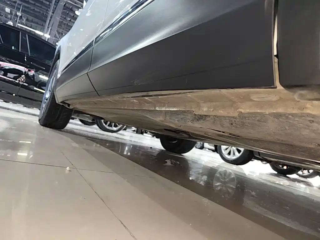 Photo 21 - Volkswagen Tiguan L