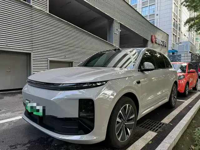 Li Auto L6 2025