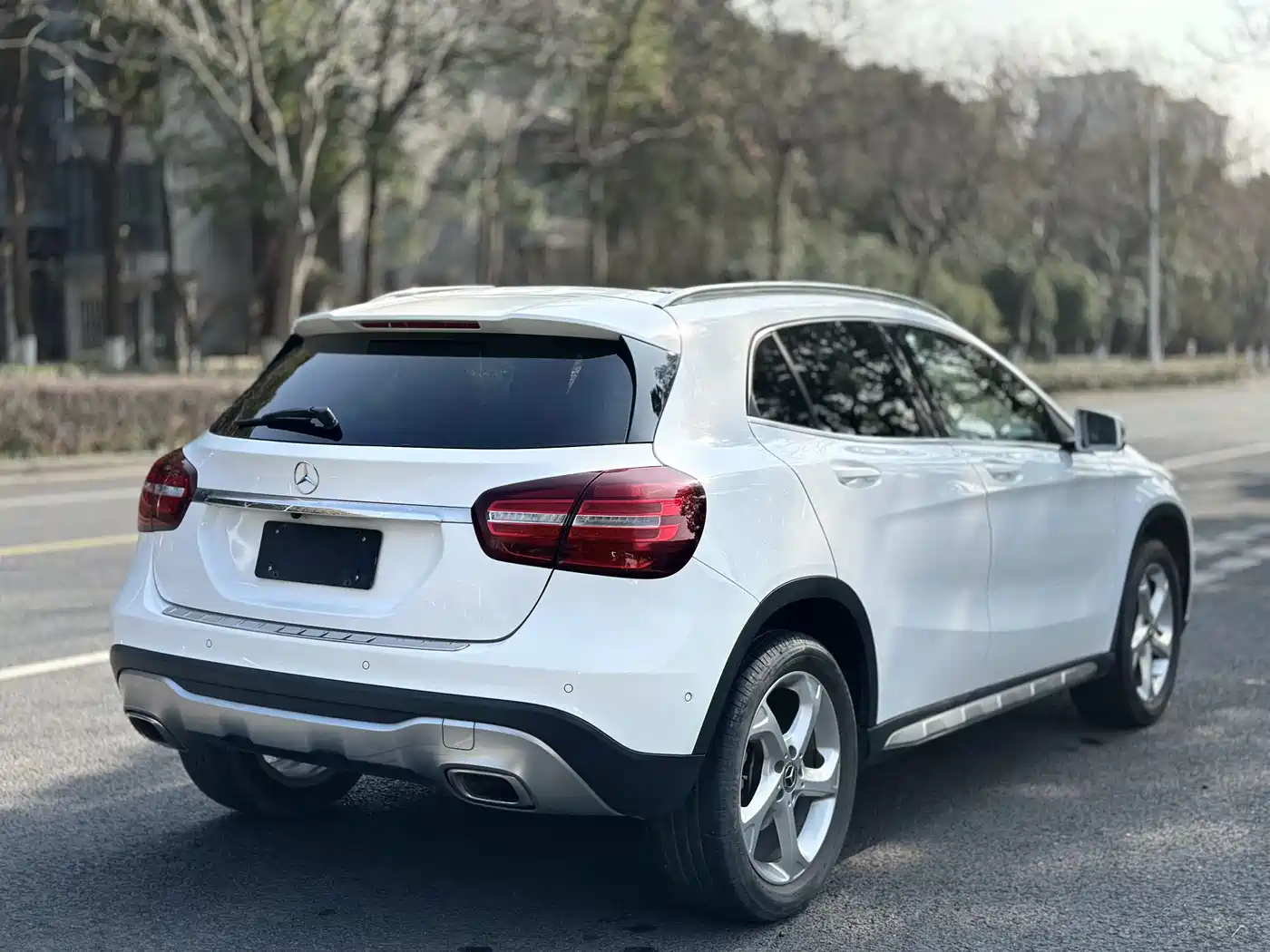 MERCEDES-BENZ GLA