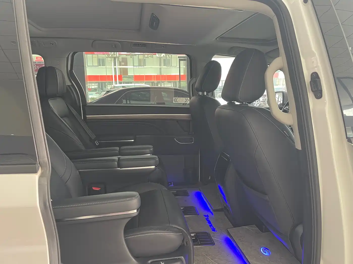 GAC Trumpchi Trumpchi M8 2021 Leading Show Series 390T Ultimate Edition фото 12