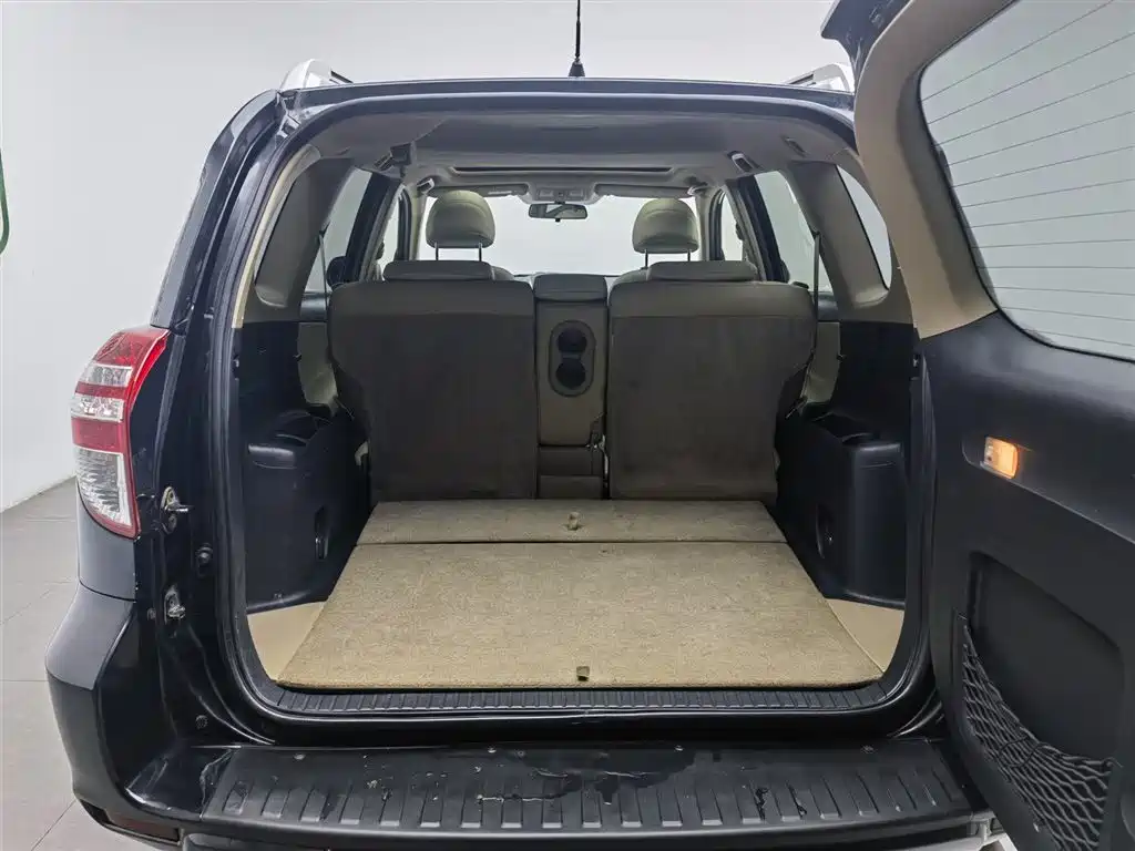 Toyota RAV4 Rongfang 2012 Styling Edition 2.0L Automatic 4WD фото 16