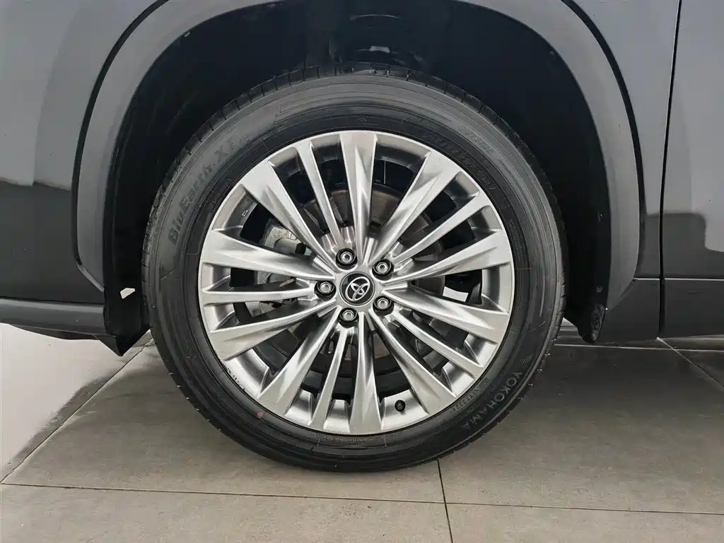 Toyota Highlander 2024 2.5L Smart Hybrid 4WD Premium 7-seater фото 17