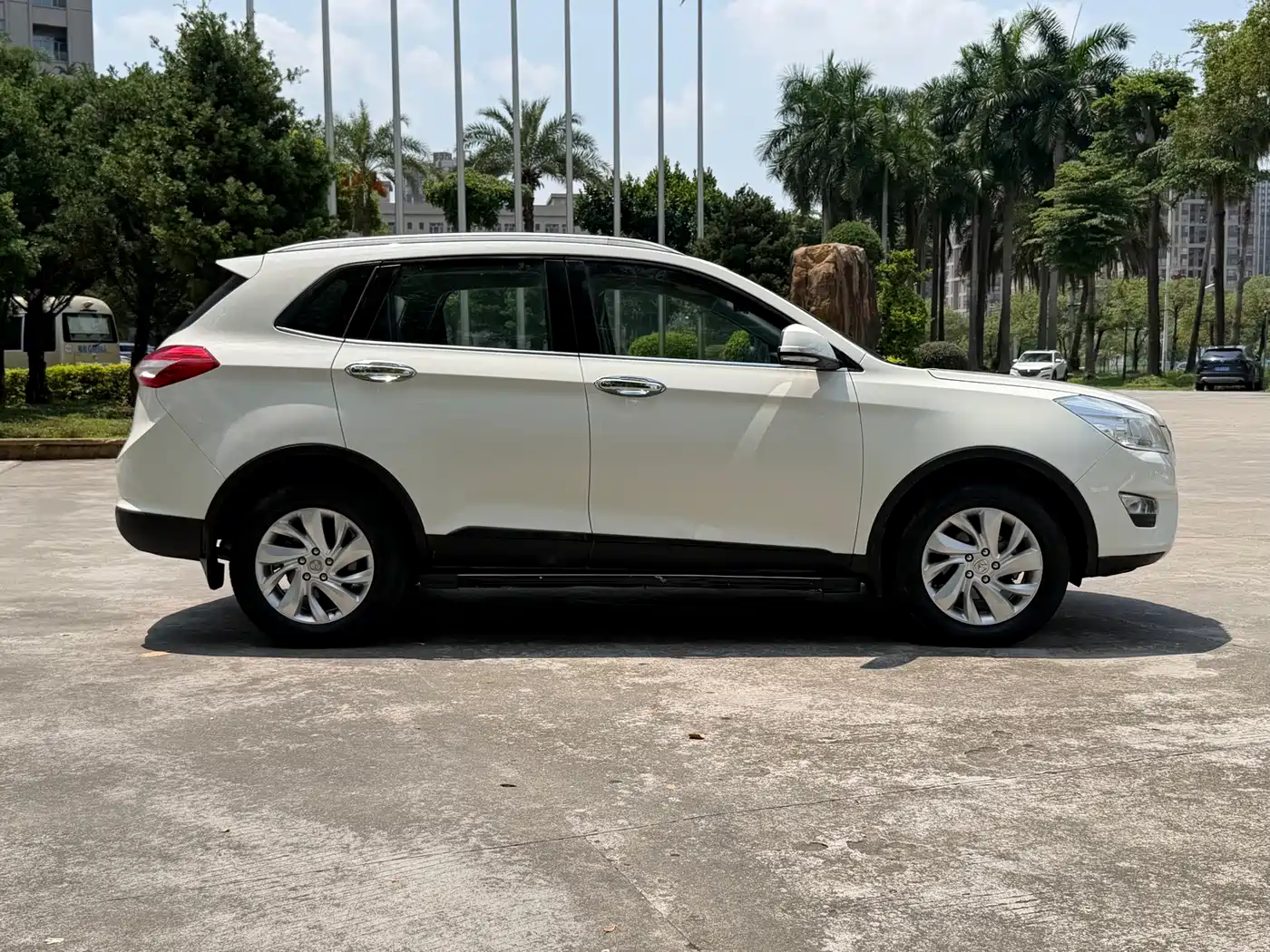 BAIC Weiwang S50 2017 2016 1.5T CVT Joy Elite