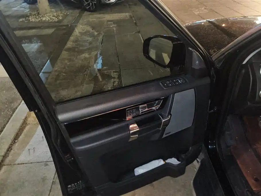Land Rover Discovery 2014 3.0 SC V6 SE фото 7