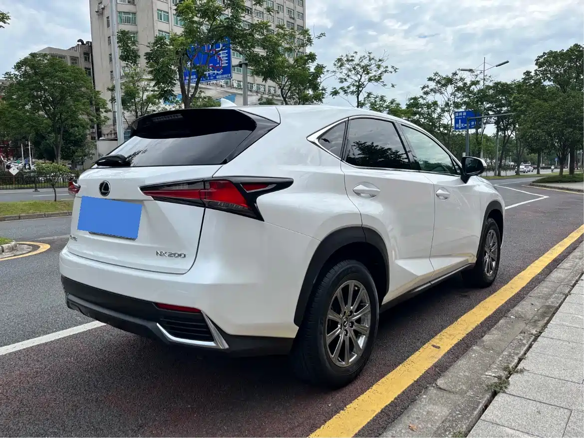 Фото 16 - Lexus NX