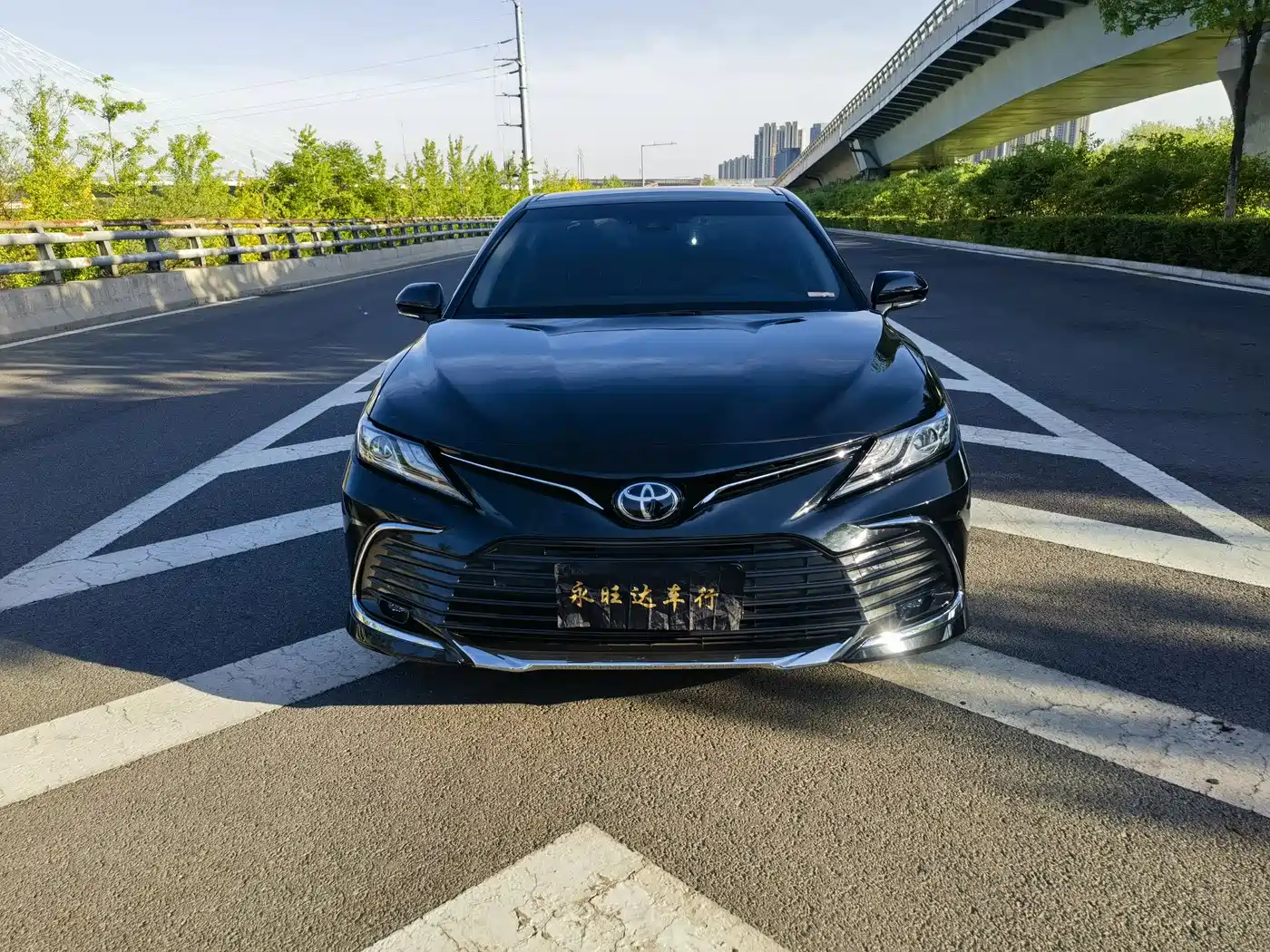 Toyota Camry 2023 2.5G Luxury Edition фото 2