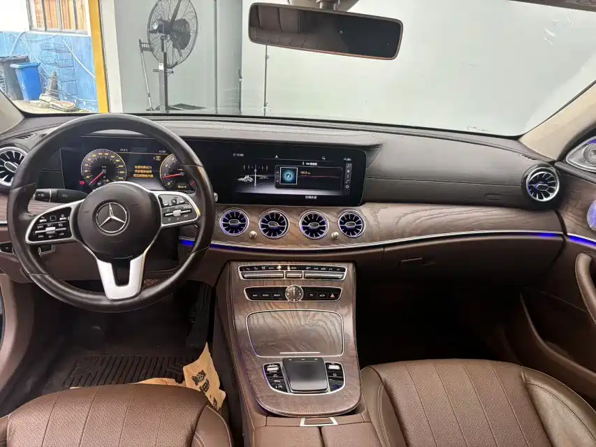 Mercedes-Benz E-Class 2018 E 300 L Fashion фото 7