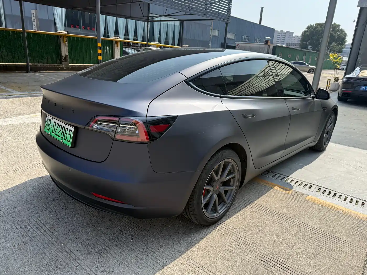 TESLA MODEL 3