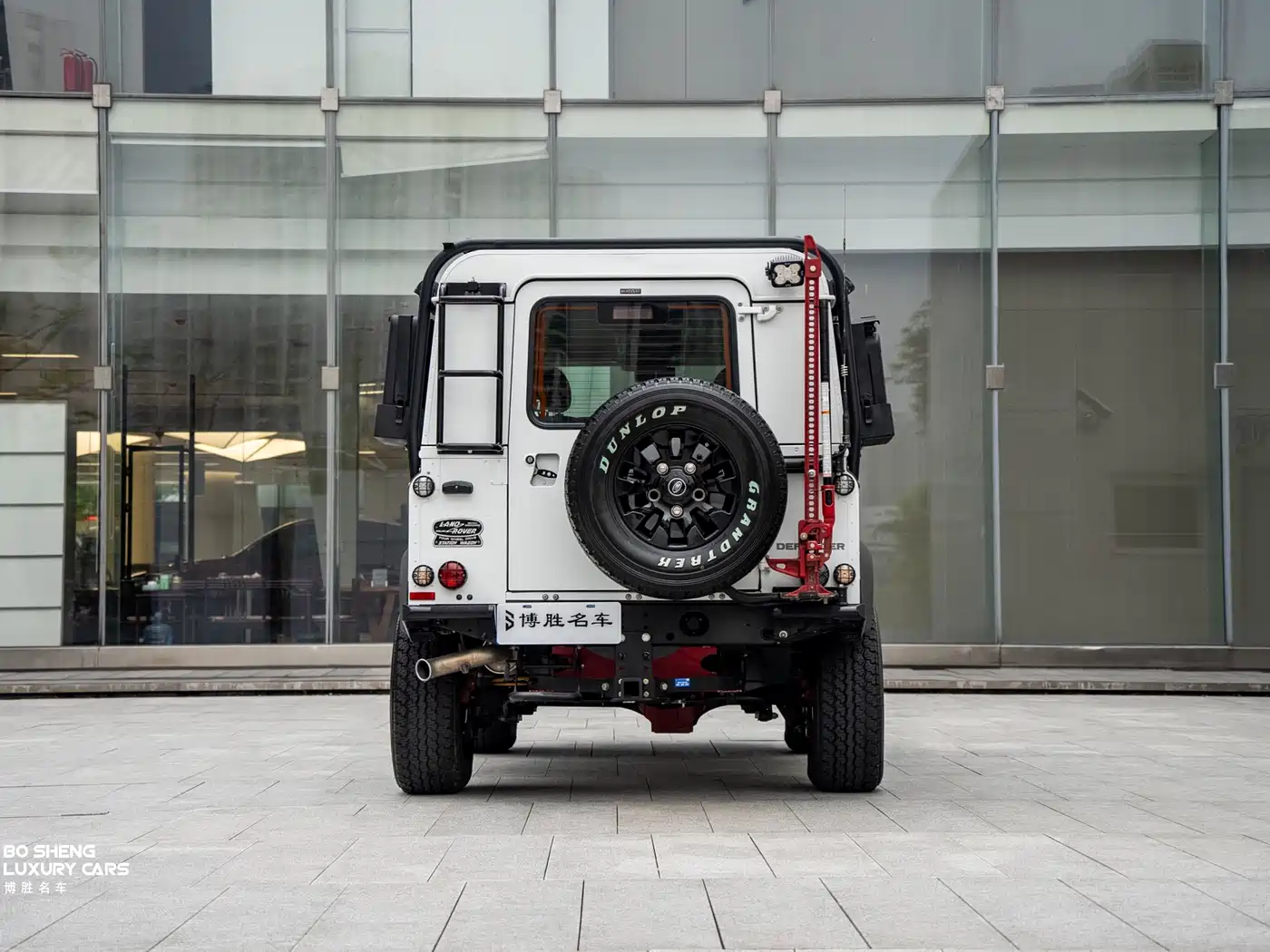 Land Rover Defender фото 5
