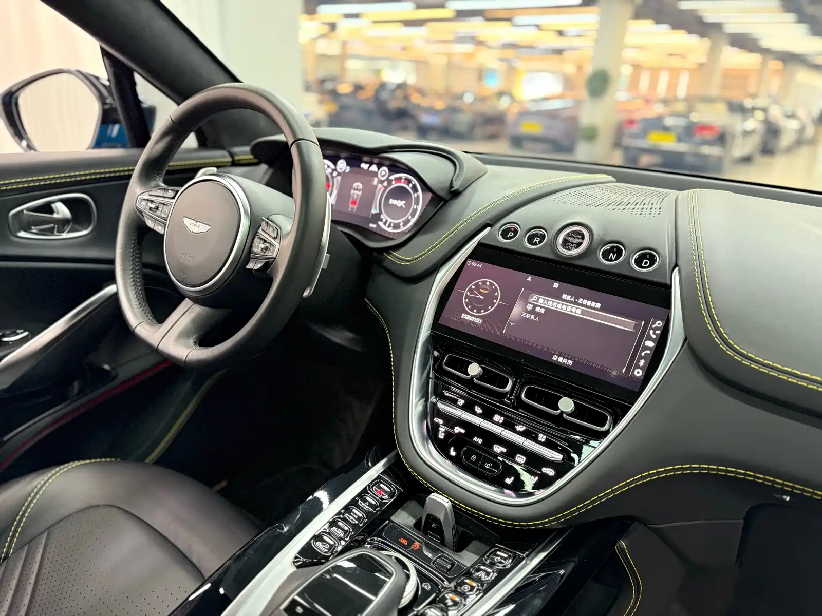 Photo 17 - Aston Martin DBX