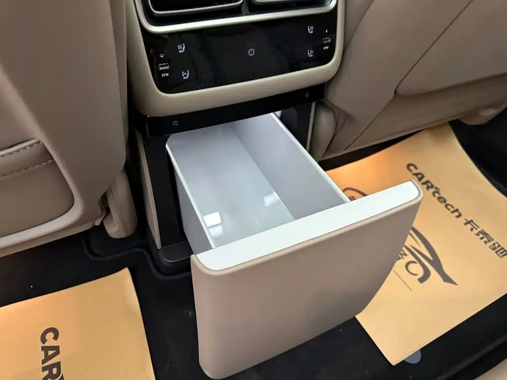 Li Auto i6 2026 2025 2WD Base Model