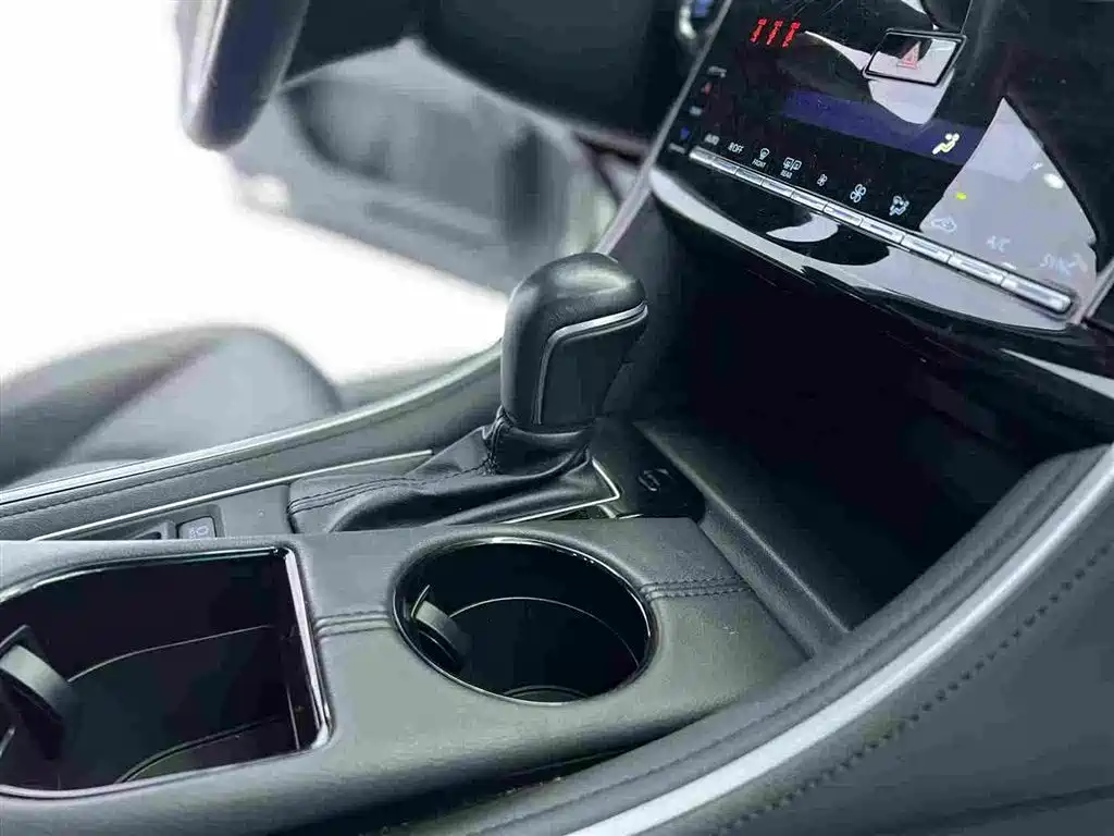 Toyota Avalon 2023 2.0L Luxury Edition фото 16