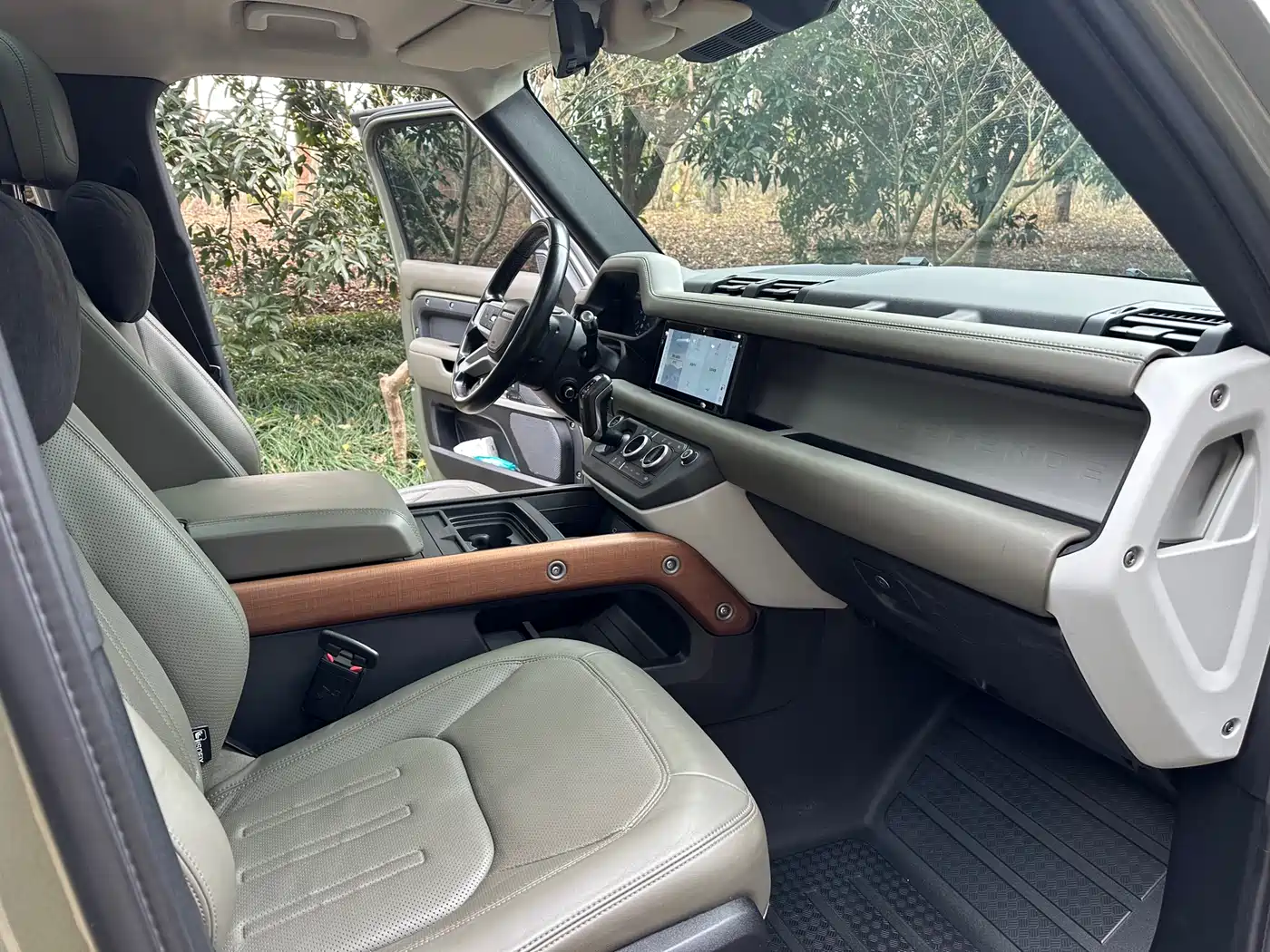 Land Rover Defender 2020 Model 110 P400 HSE фото 9
