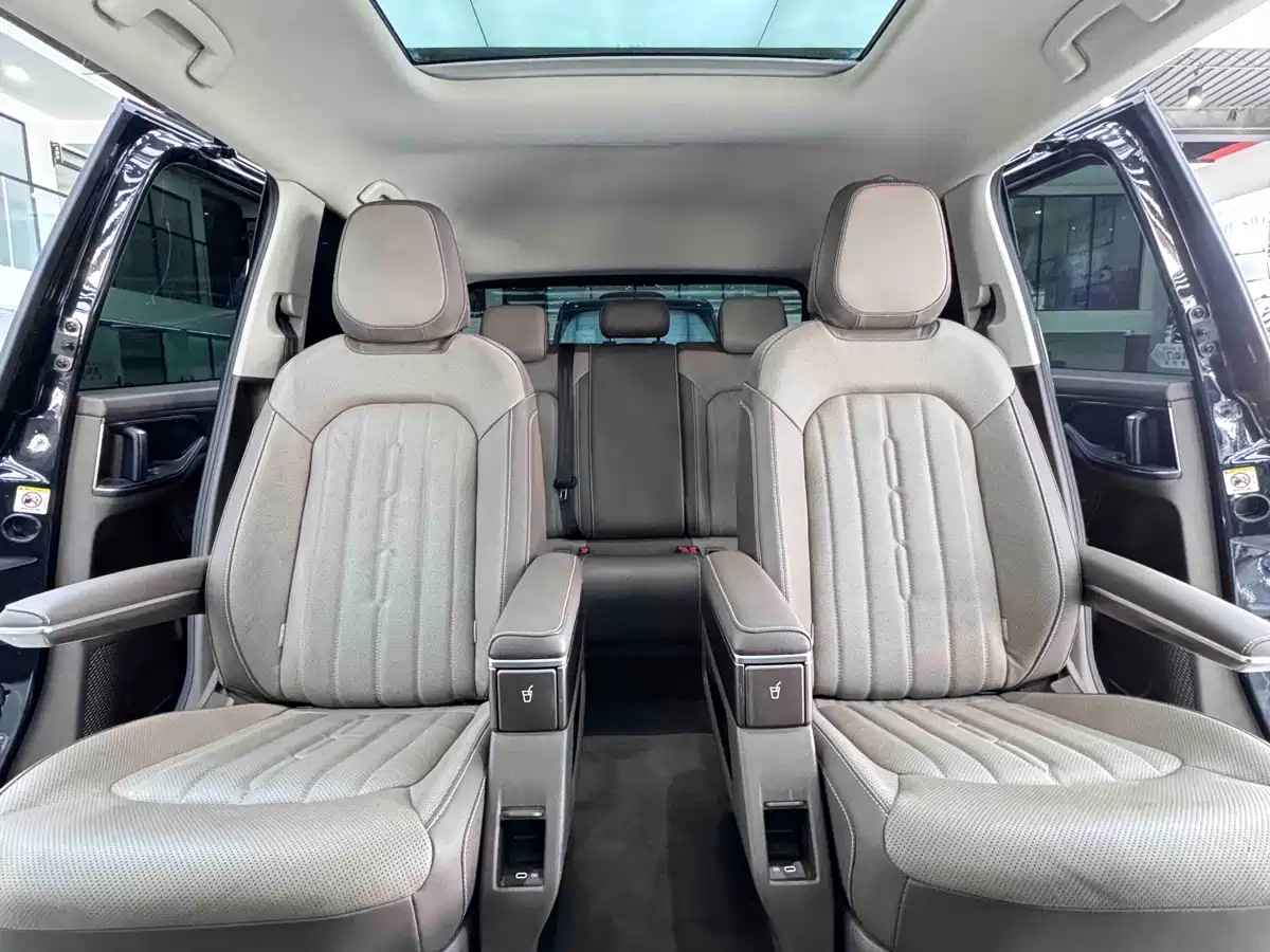Volkswagen Viloran 2023 380TSI Premium Edition фото 6
