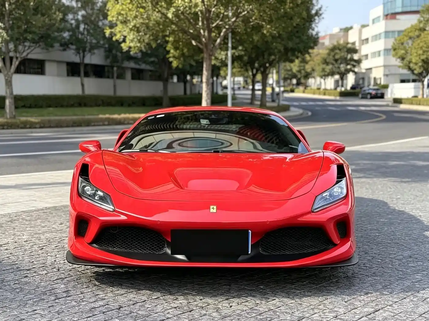 FERRARI F8