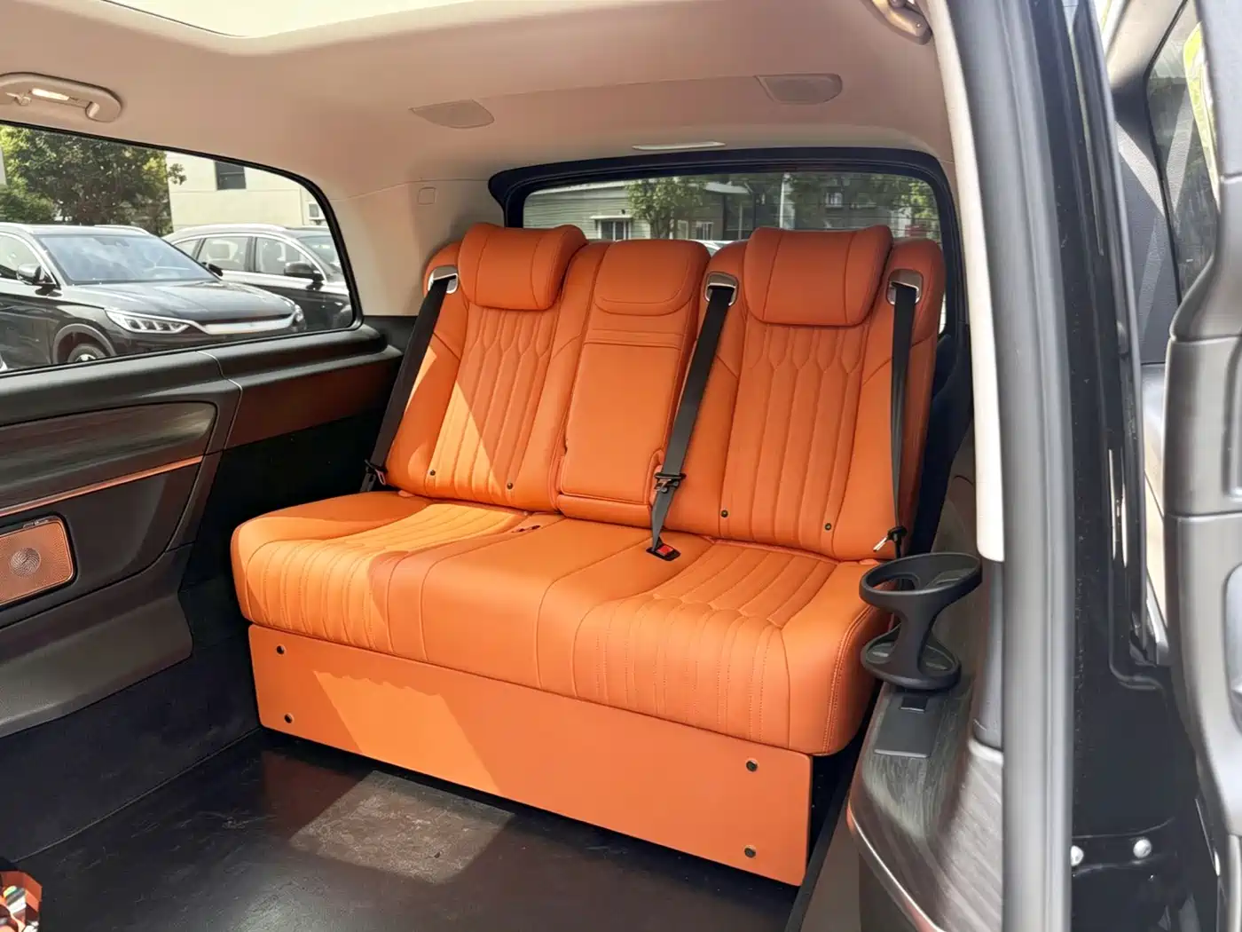 Mercedes-Benz V-Class 2024 V 300 L Long Wheelbase Luxury Edition фото 13