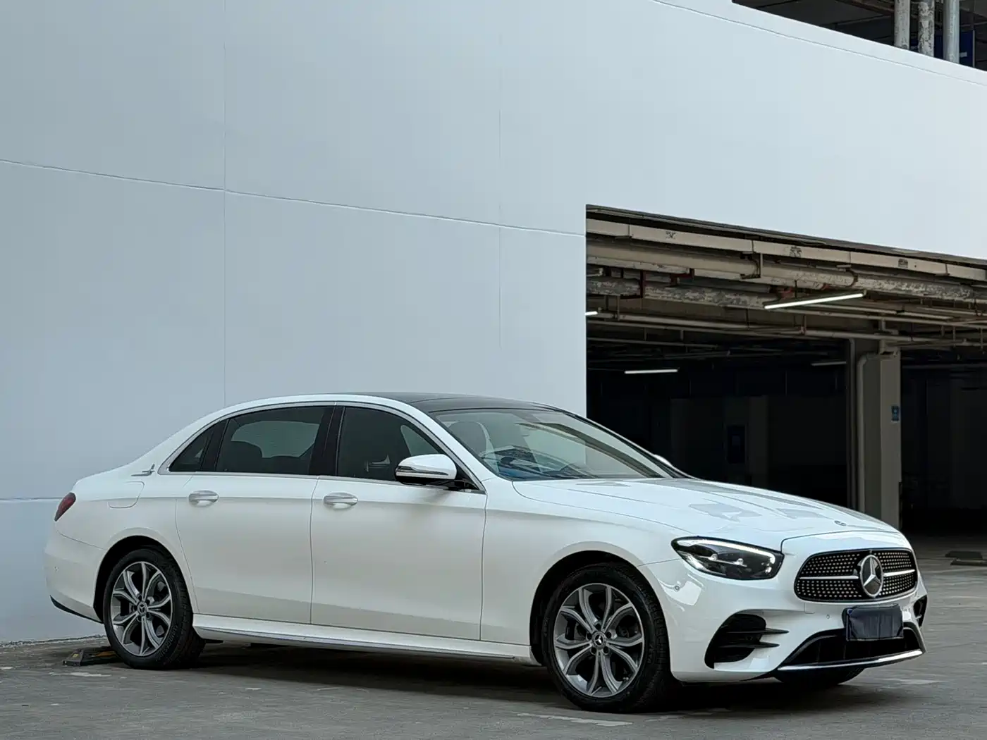 Mercedes-Benz E-Class 2022 E 300 L Sport Luxury фото 3