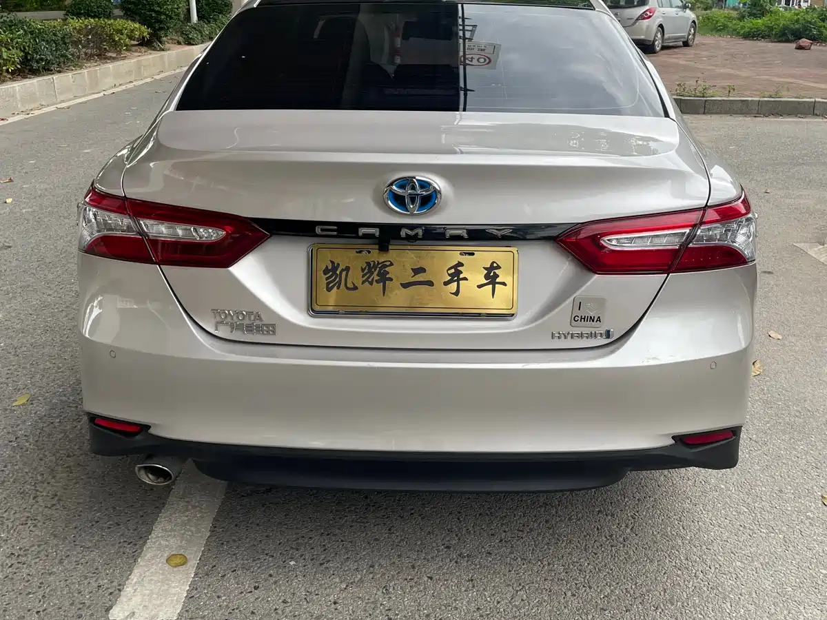Toyota Camry 2018 Hybrid 2.5HQ Platinum фото 12