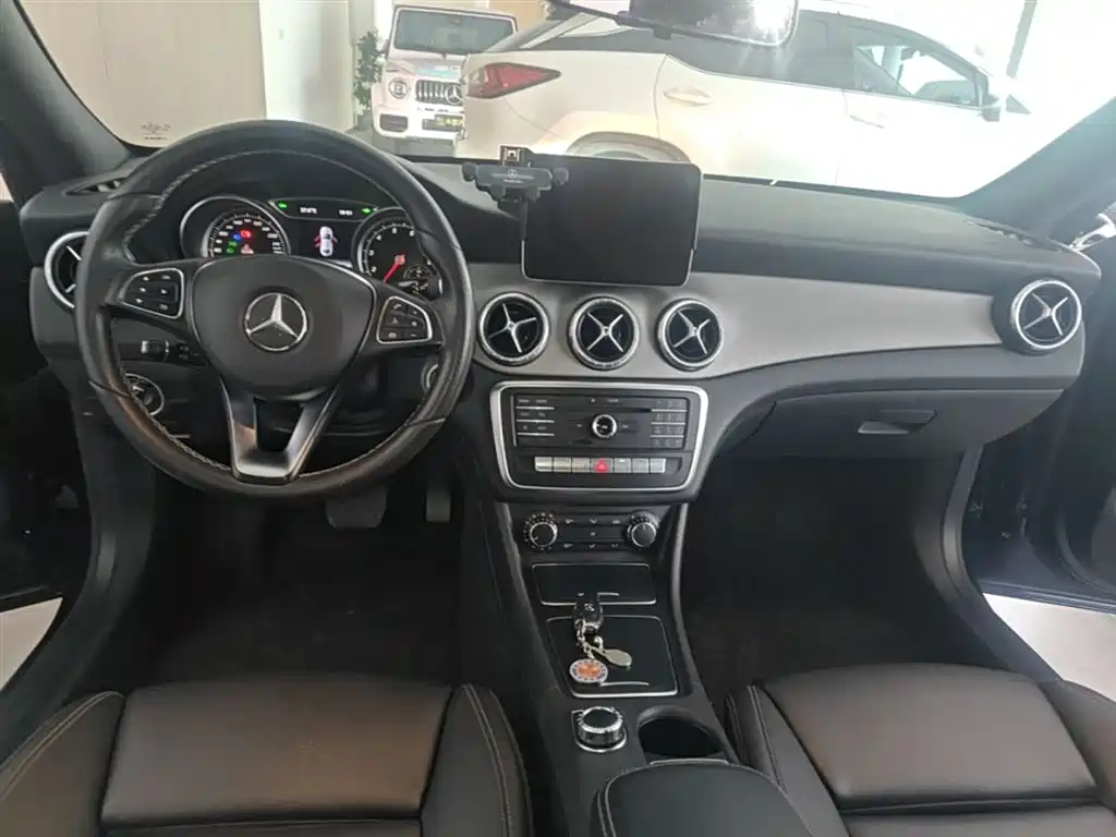 Mercedes-Benz CLA (Import) 2017 Facelift CLA 200 Style фото 10