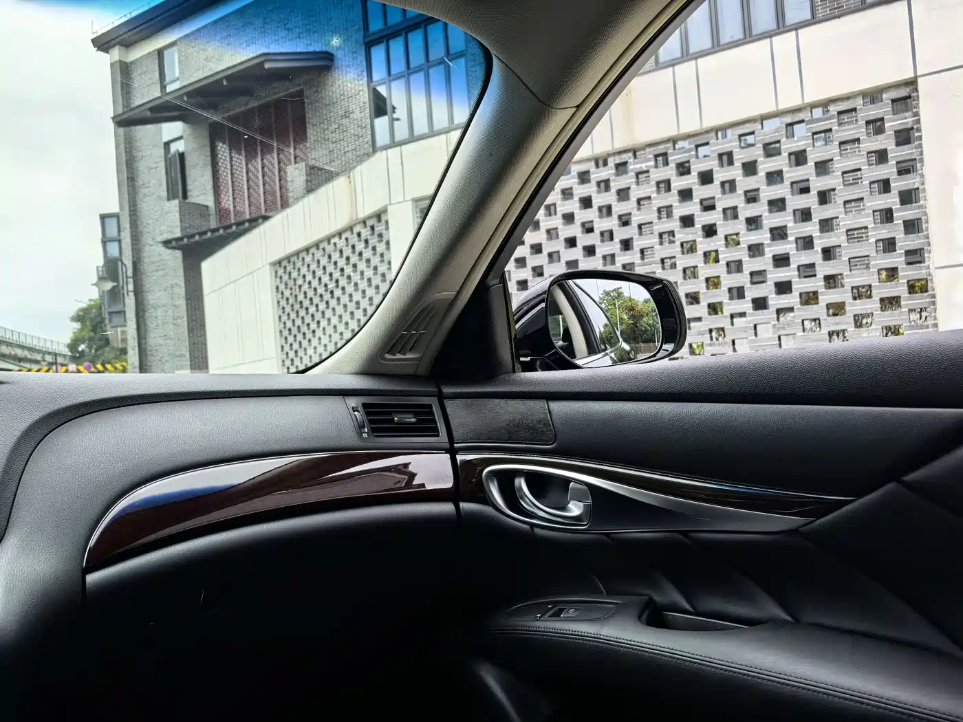 Infiniti Q70 2015 Q70L 2.5L Enjoyment Edition фото 32