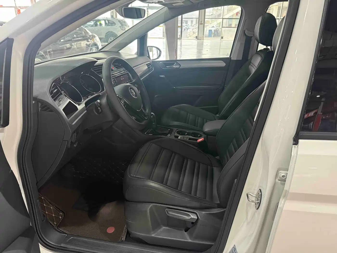 Фото 6 - Volkswagen Touran