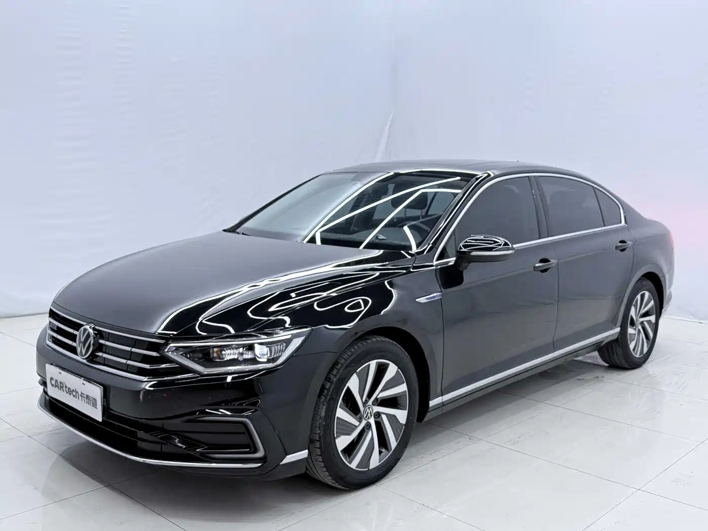 VOLKSWAGEN MAGOTAN GTE PLUG IN HYBRID