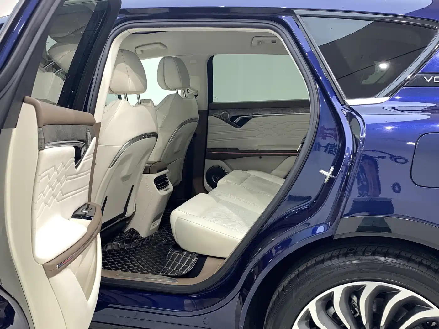 Voyah Auto VOYAH FREE 2021 AWD Standard Range Extender Exclusive Luxury Package фото 9