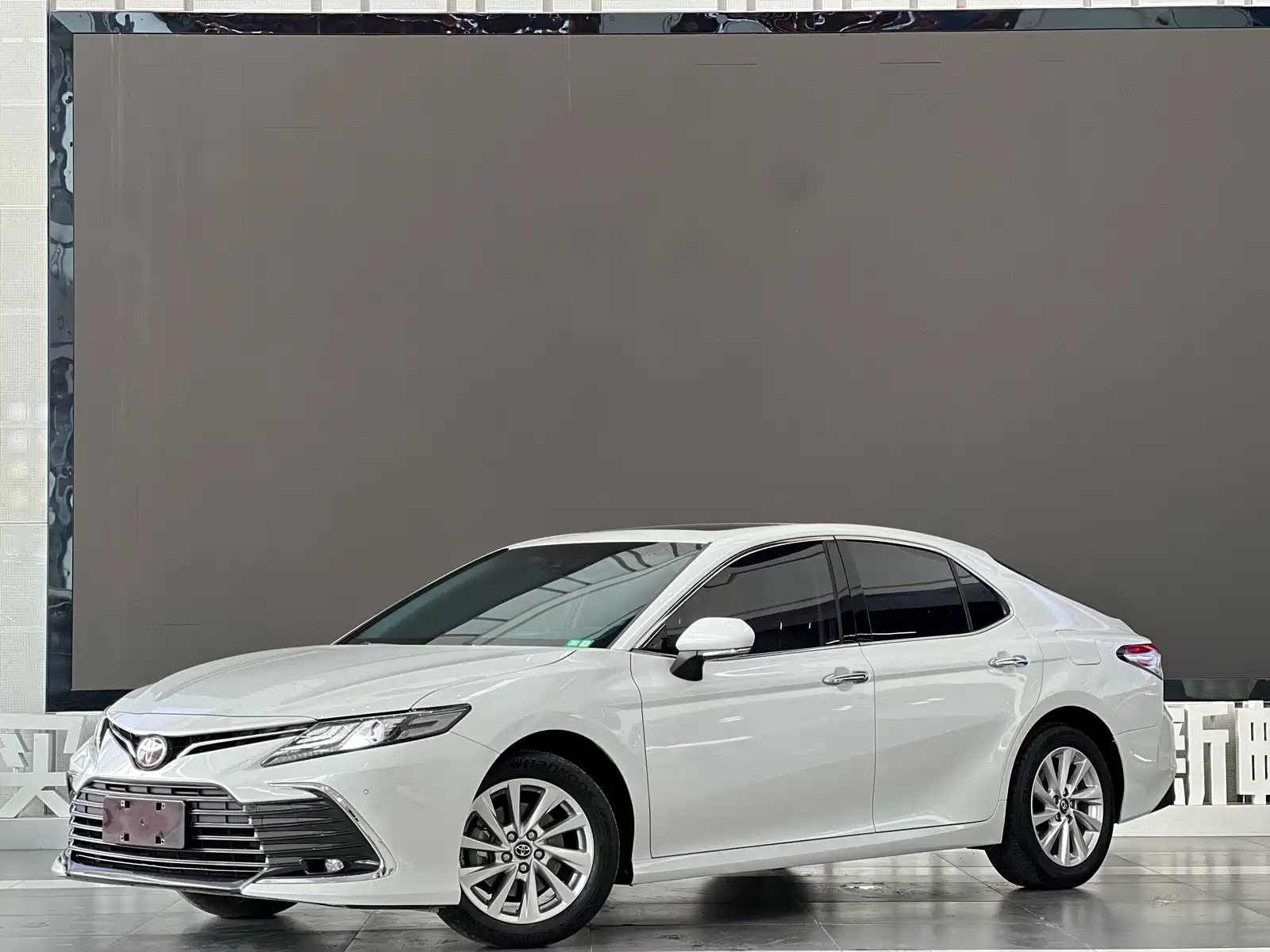 Фото 1 - Toyota Camry