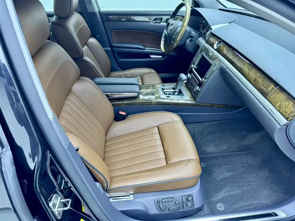Volkswagen Phaeton 2012 3.6L Premium Custom фото 17