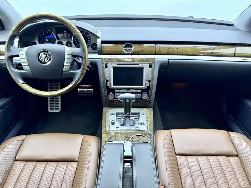 Volkswagen Phaeton 2012 3.6L Premium Custom фото 15