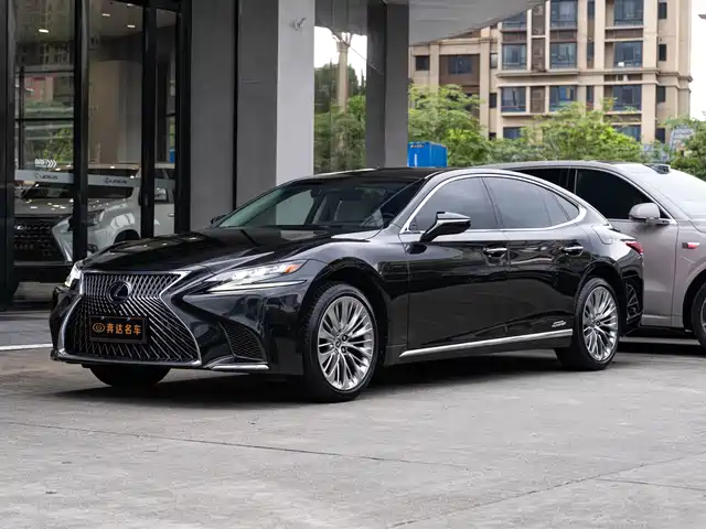 Lexus LS 2018 500h Executive Edition China V — фото 1