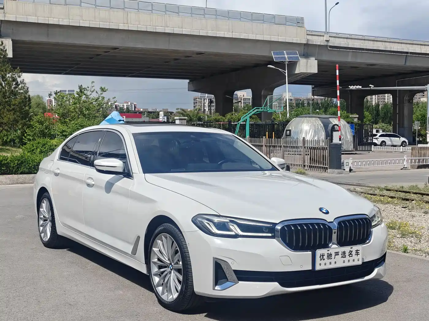 BMW 5 Series 2021 530Li Premium Luxury Package фото 3