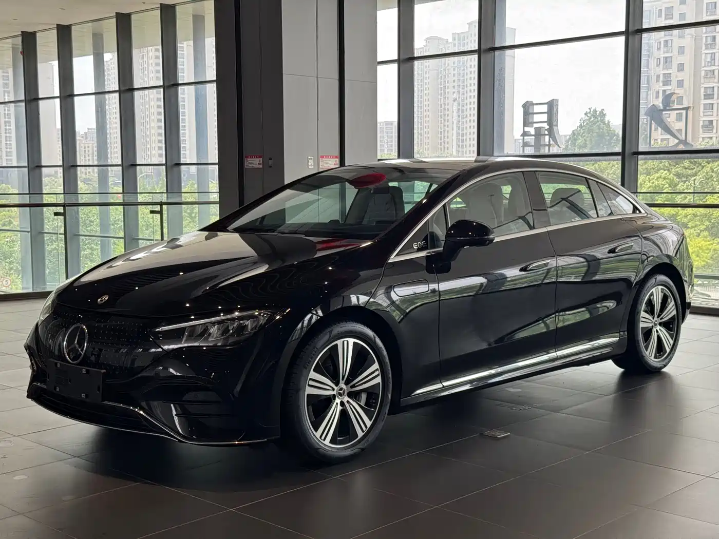Mercedes-Benz EQE 2025 Model 500 4MATIC Luxury Edition